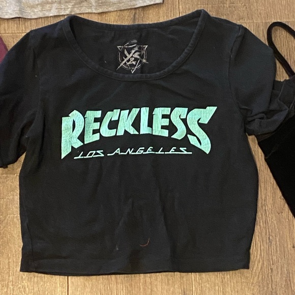 safety pins on the sleeves - Picture 2 of 2